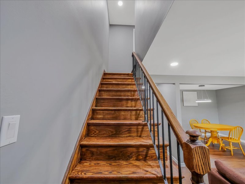 1968 Holbrook Lane Hoffman Estates, IL 60169 - Photo 17 of 31 a view of entryway