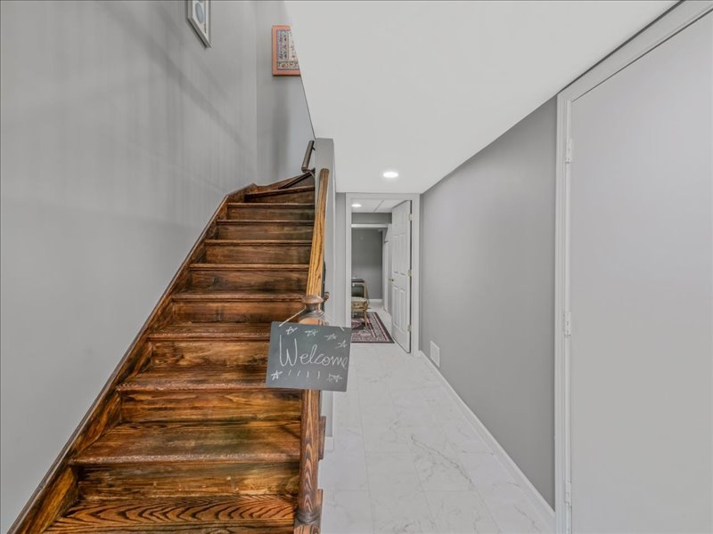 1968 Holbrook Lane Hoffman Estates, IL 60169 - Photo 5 of 31 a view of entryway