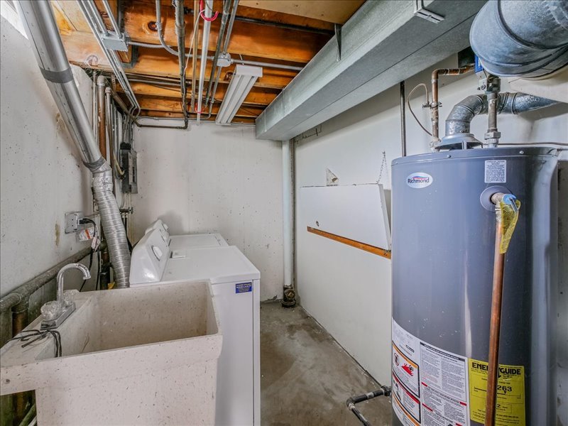 1968 Holbrook Lane Hoffman Estates, IL 60169 - Photo 9 of 31 a utility room with dryer and washer