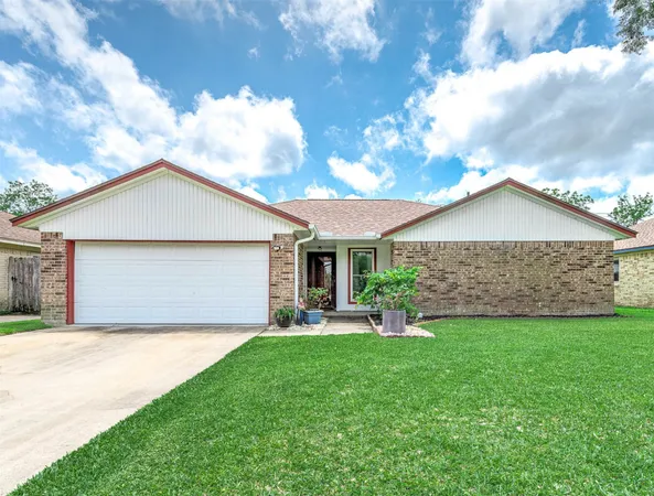 $225,000 | 720 South Remington Drive, Angleton, TX 77515