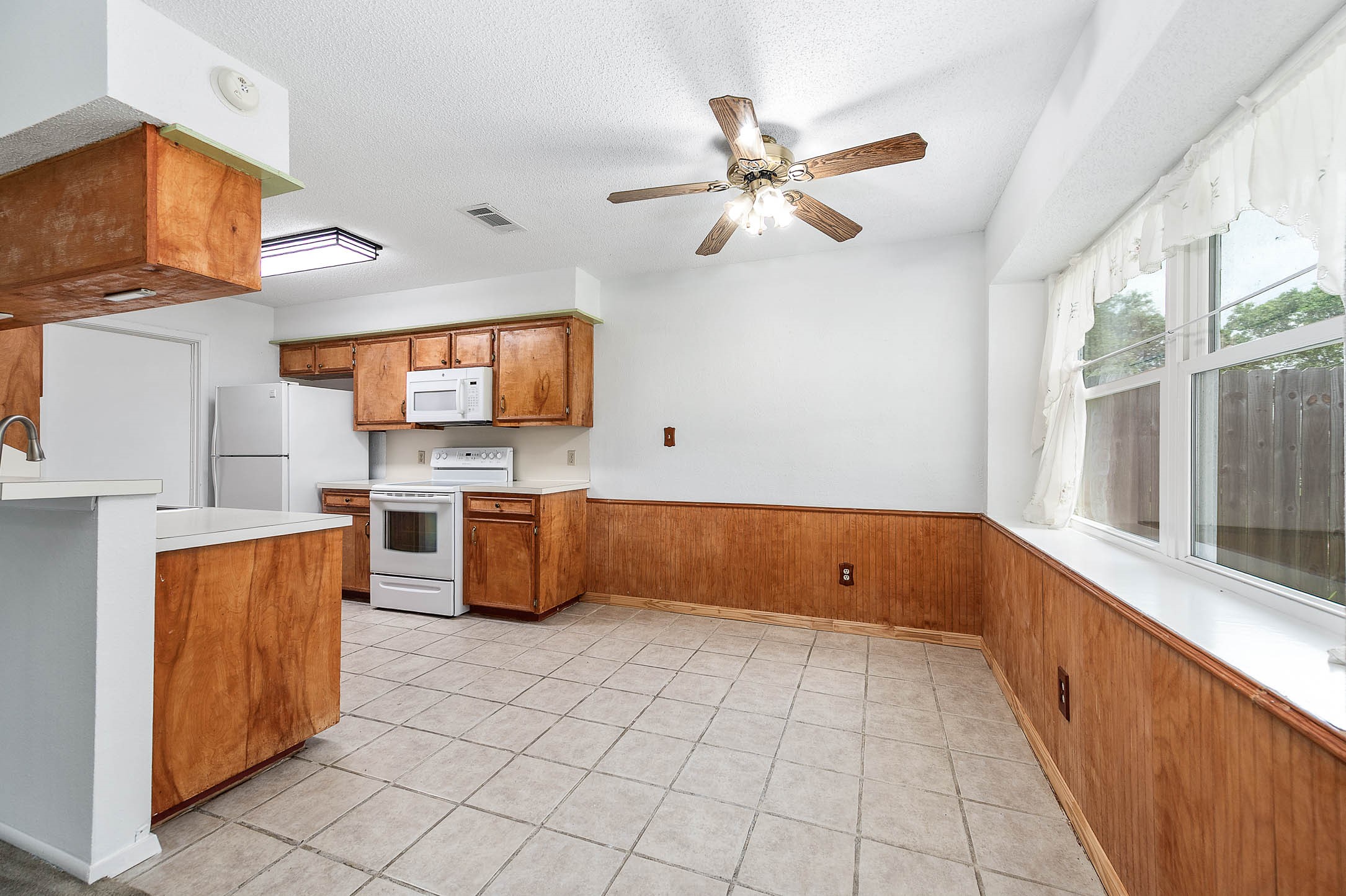 720 South Remington Drive Angleton, TX 77515 - Photo 11 of 30