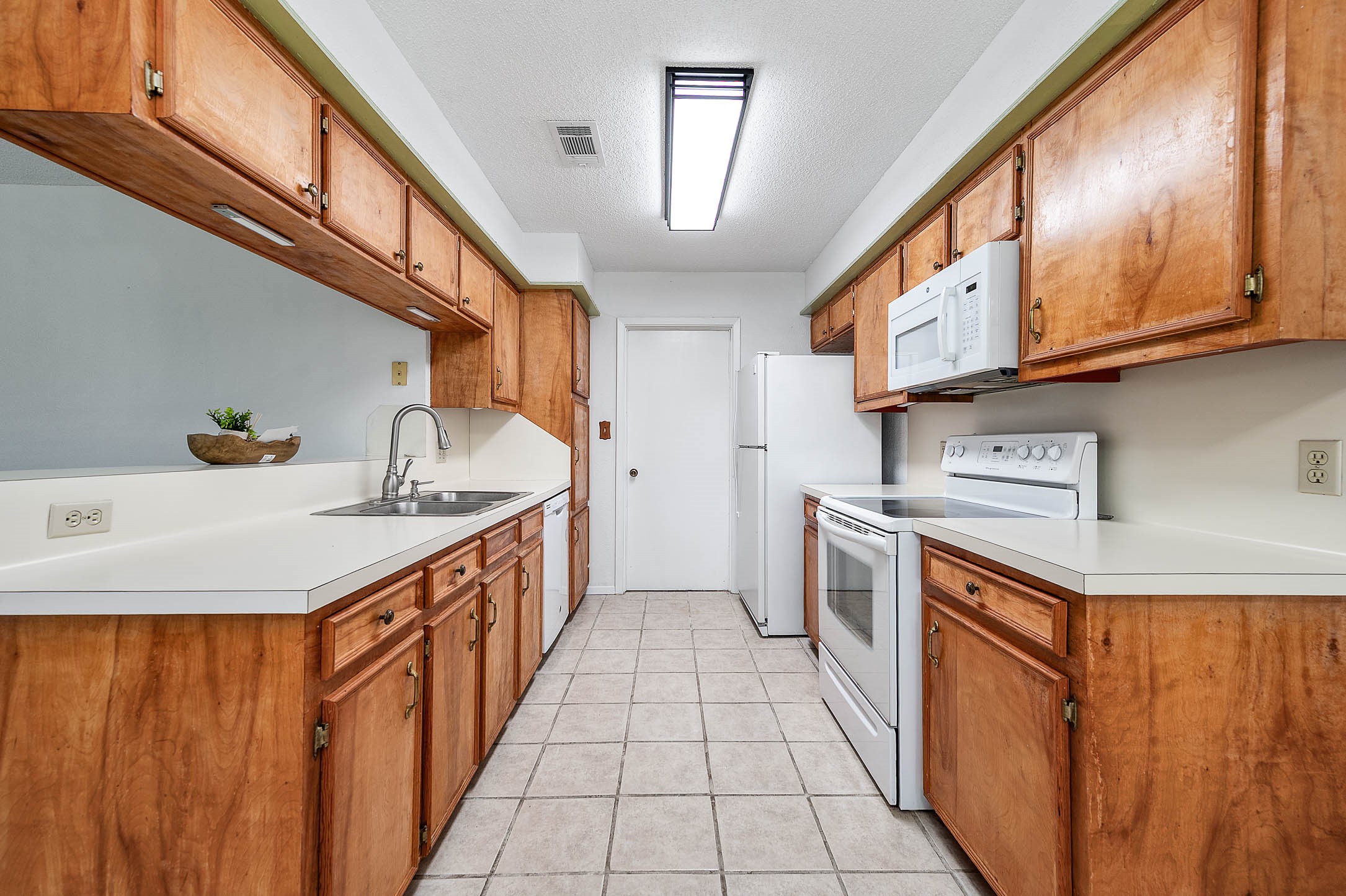 720 South Remington Drive Angleton, TX 77515 - Photo 12 of 30