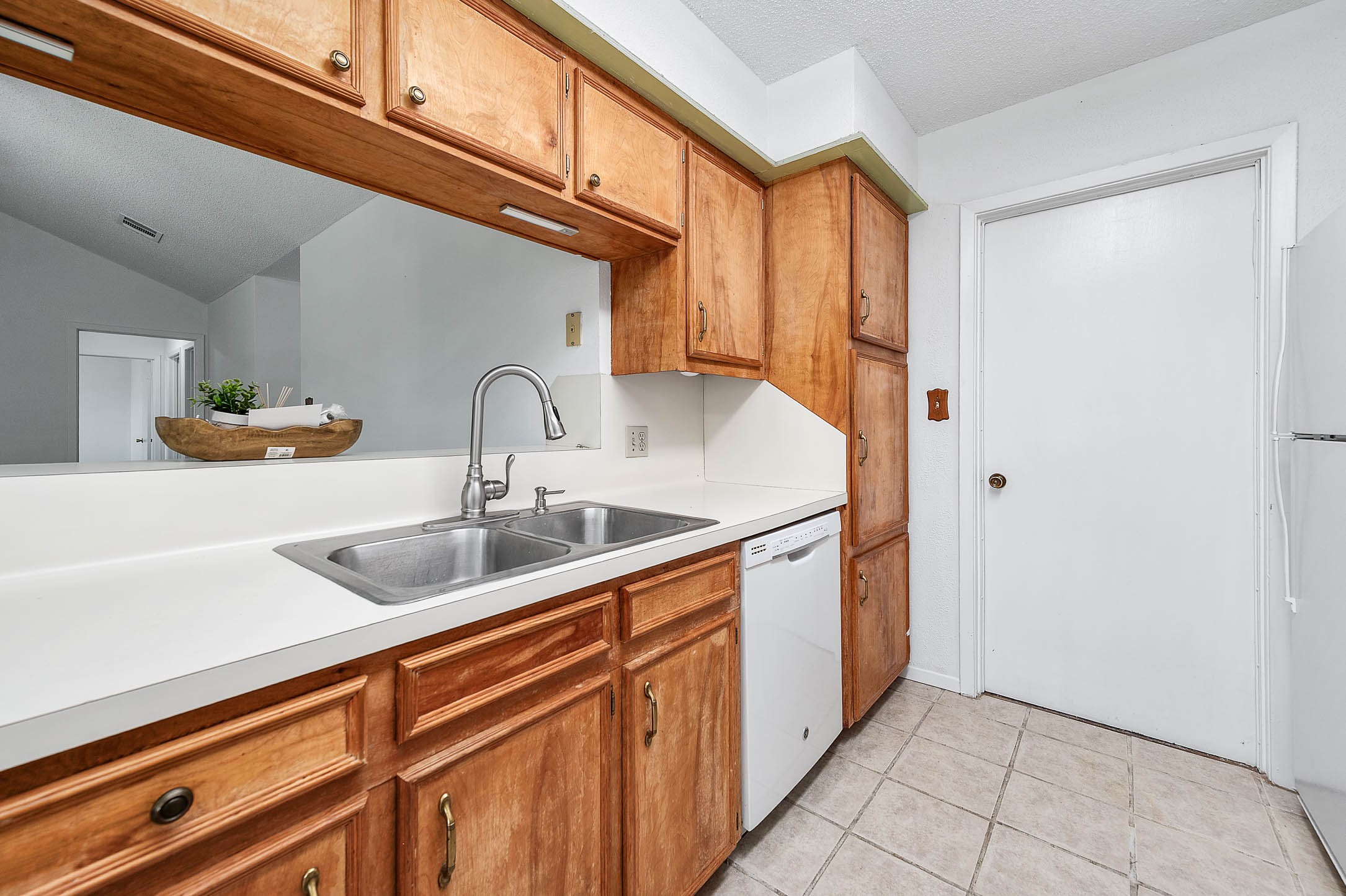 720 South Remington Drive Angleton, TX 77515 - Photo 13 of 30