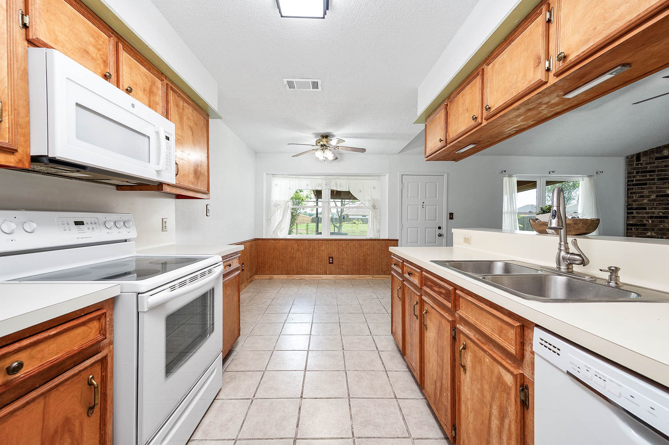 720 South Remington Drive Angleton, TX 77515 - Photo 14 of 30