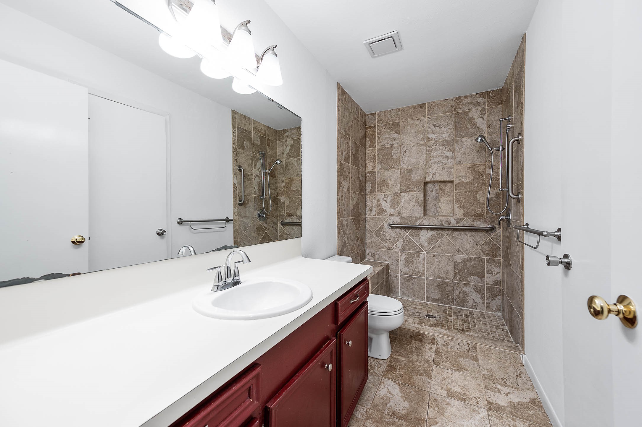 720 South Remington Drive Angleton, TX 77515 - Photo 16 of 30