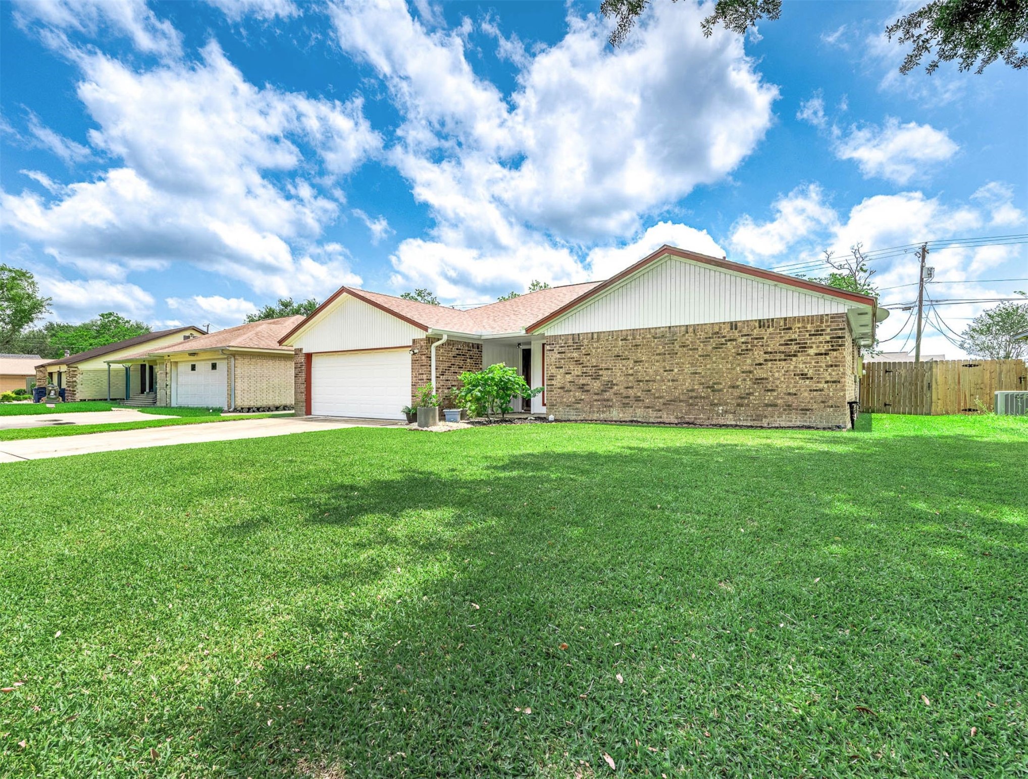 720 South Remington Drive Angleton, TX 77515 - Photo 3 of 30