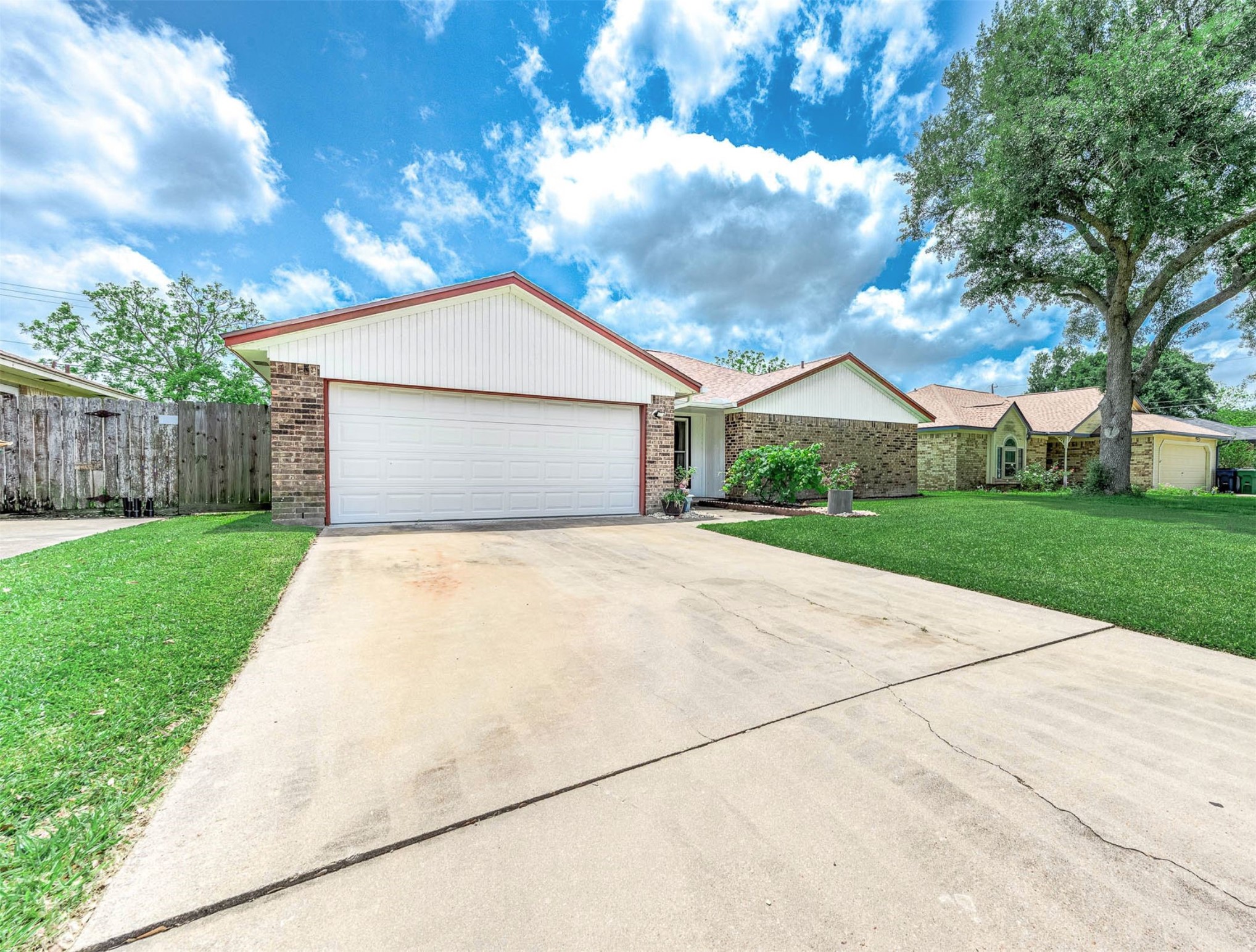 720 South Remington Drive Angleton, TX 77515 - Photo 4 of 30