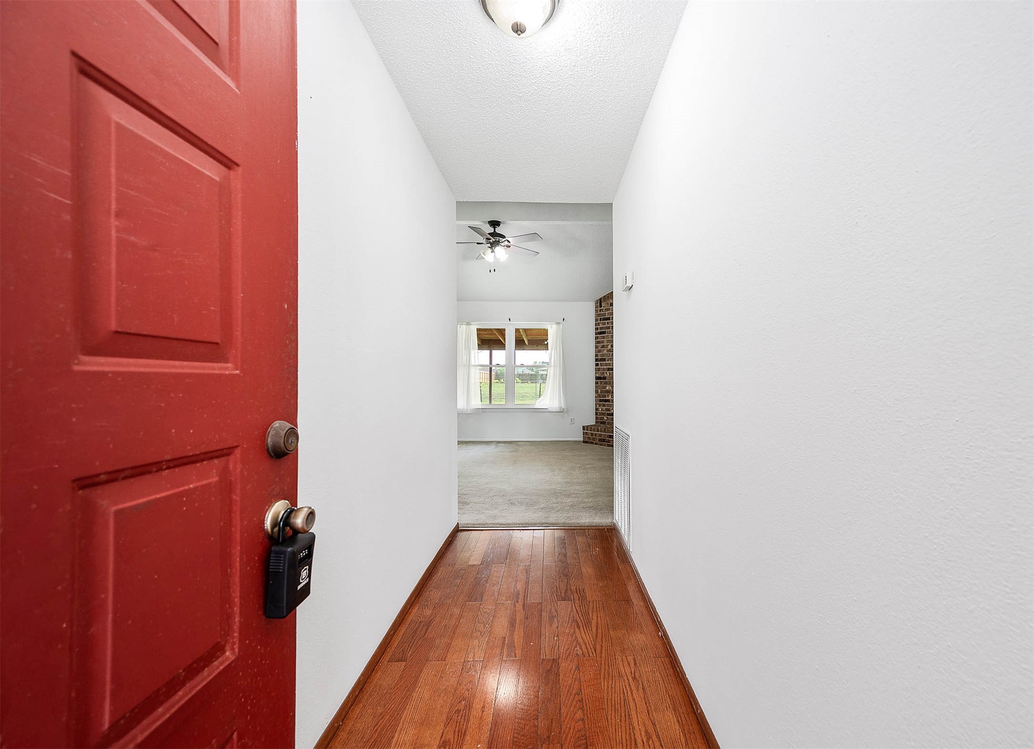 720 South Remington Drive Angleton, TX 77515 - Photo 7 of 30