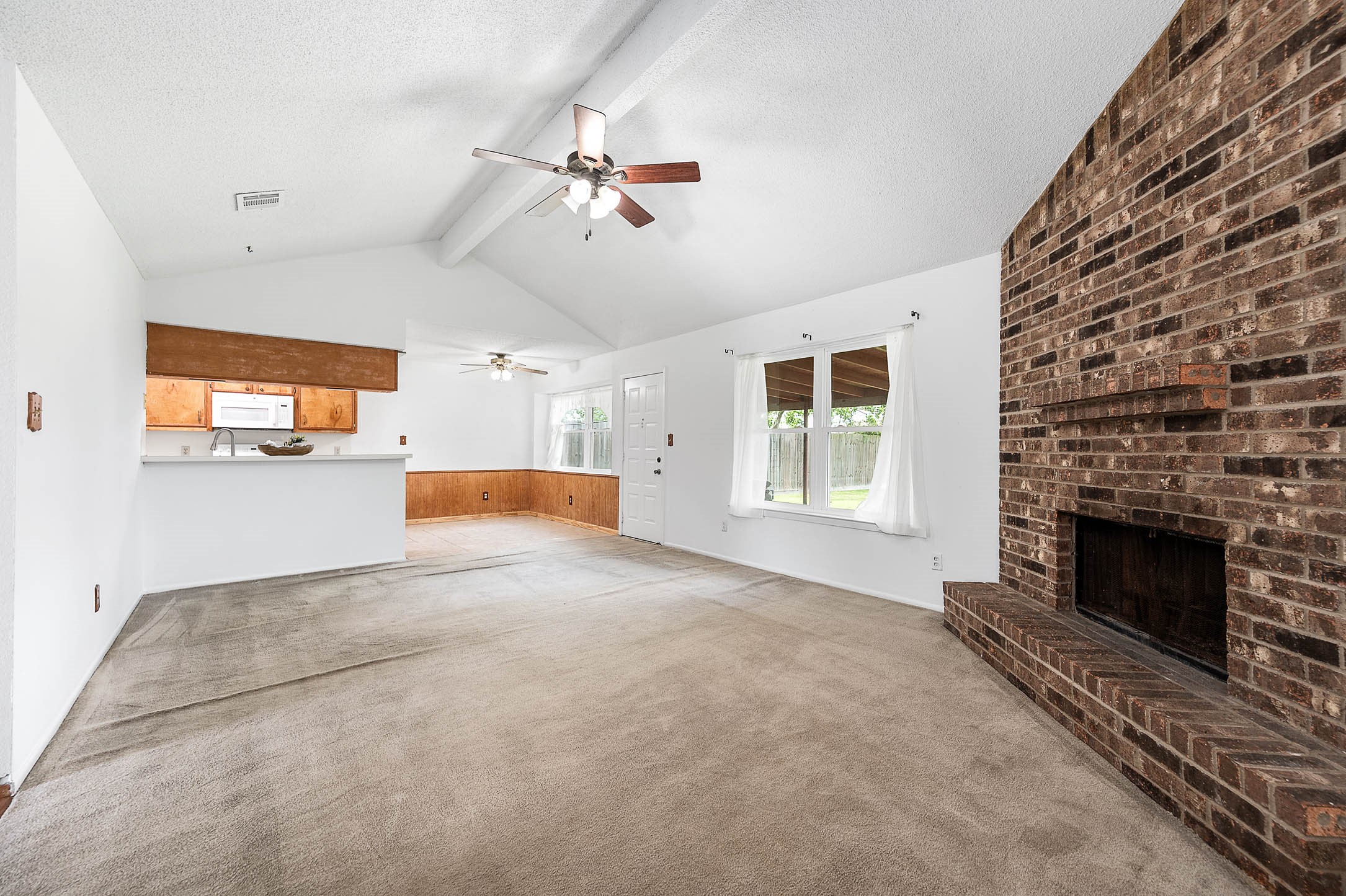 720 South Remington Drive Angleton, TX 77515 - Photo 8 of 30