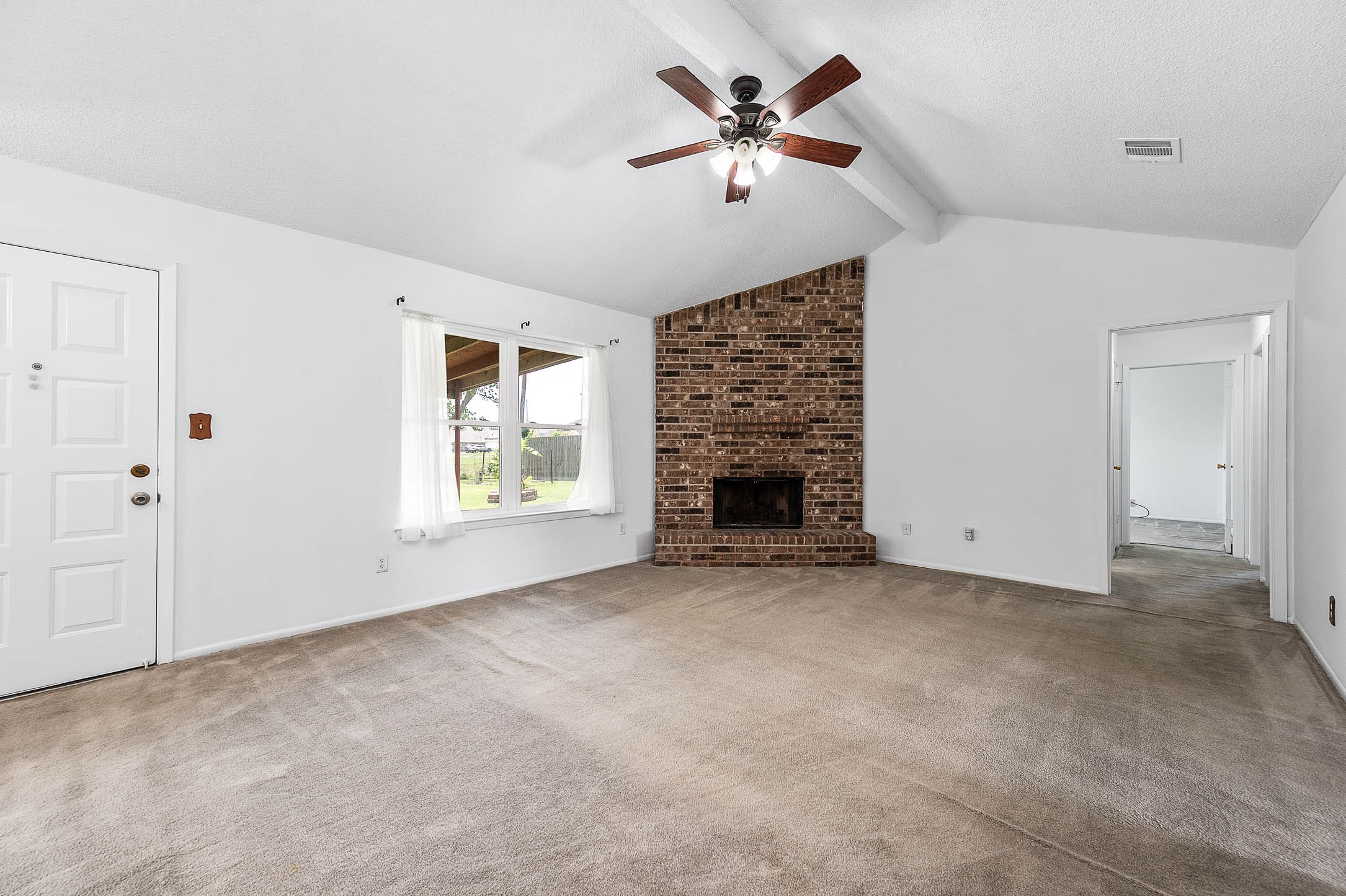 720 South Remington Drive Angleton, TX 77515 - Photo 9 of 30