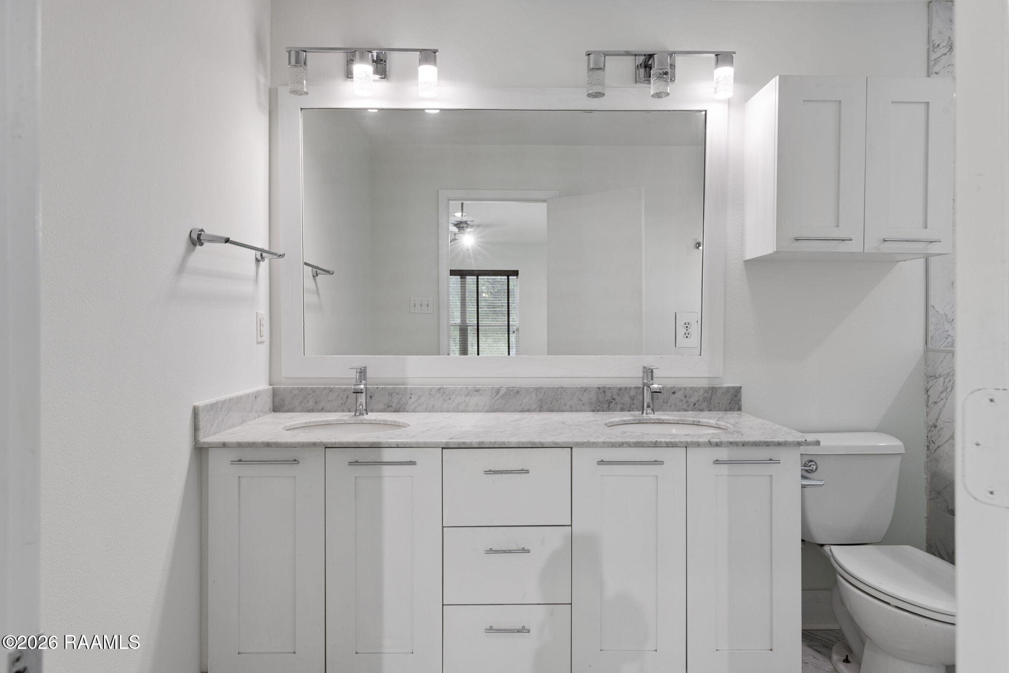 1201 South College Road, Unit 2 Lafayette, LA 70503 - Photo 18 of 35 18-web-or-mls-1201 S College Rd 2-18