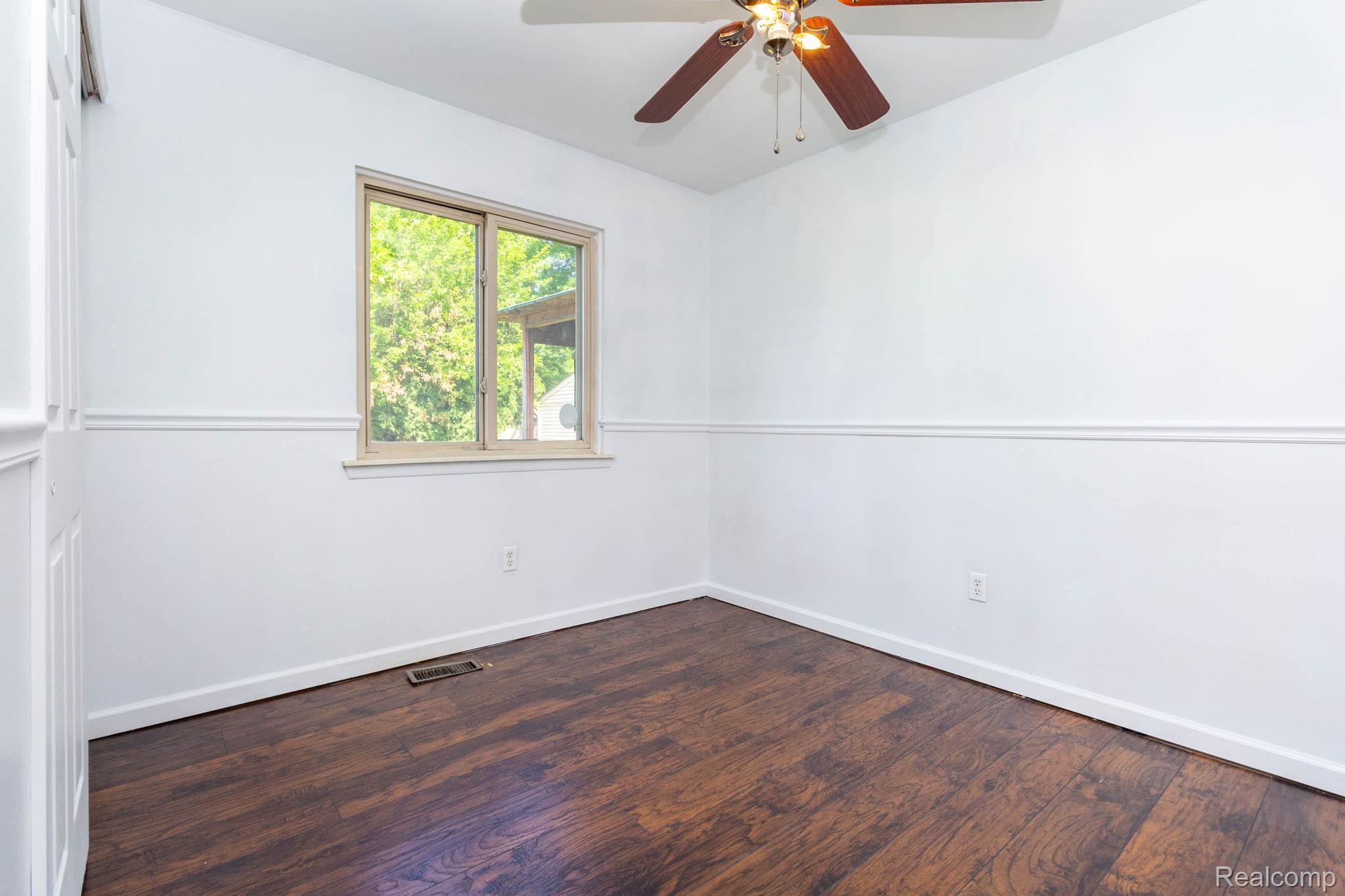 32016 Belcrest Road Rockwood, MI 48173 - Photo 21 of 40 Bedroom 2