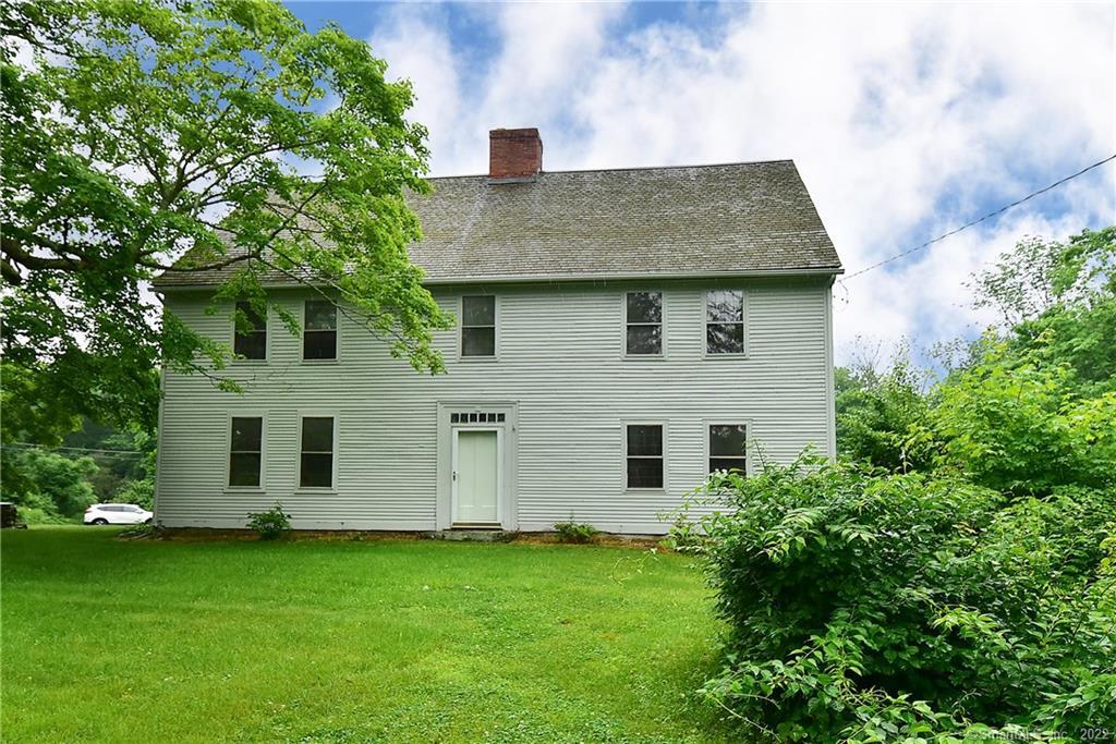Early American mid 1700s colonial offers 10 rooms on over 5 acres!