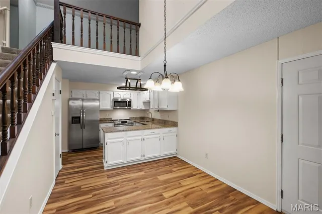 $325,000 | 1940 Meadowtree Lane, Unit 1, Kirkwood, MO 63122