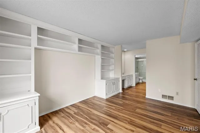 $325,000 | 1940 Meadowtree Lane, Unit 1, Kirkwood, MO 63122