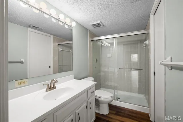 $325,000 | 1940 Meadowtree Lane, Unit 1, Kirkwood, MO 63122