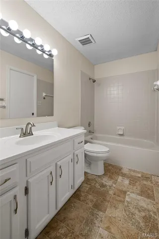 $325,000 | 1940 Meadowtree Lane, Unit 1, Kirkwood, MO 63122