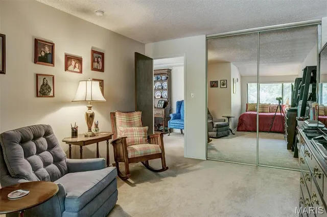 $325,000 | 1940 Meadowtree Lane, Unit 1, Kirkwood, MO 63122