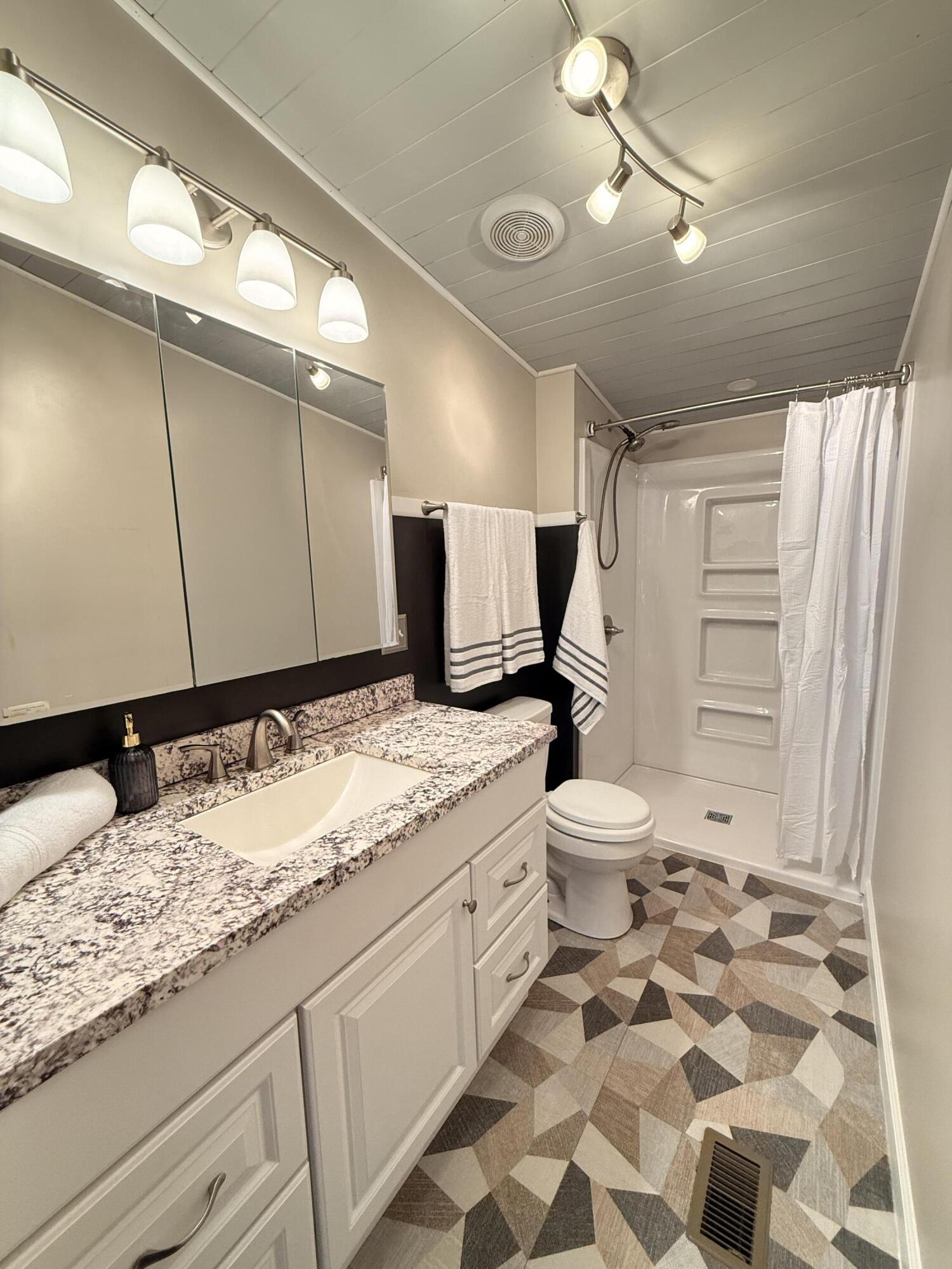 623 Barn Road Bonneau, SC 29431 - Photo 13 of 23 Main Bathroom