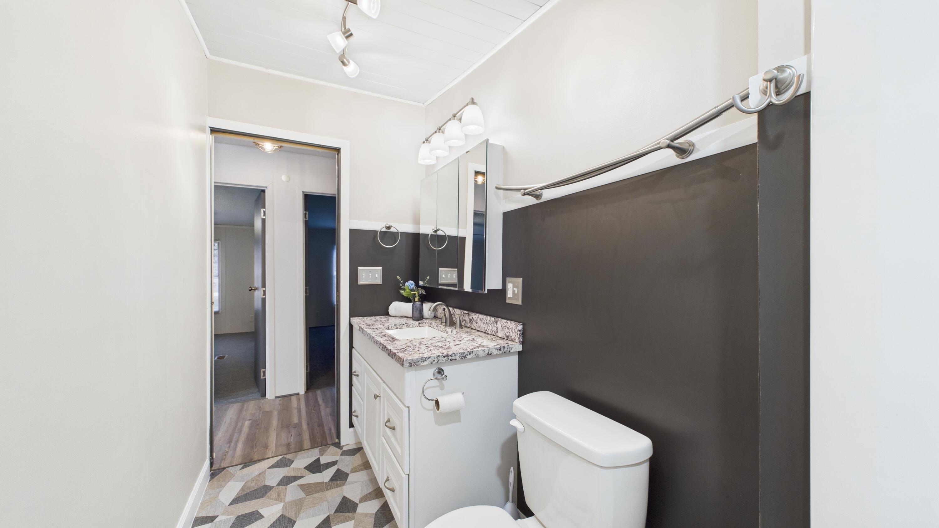 623 Barn Road Bonneau, SC 29431 - Photo 15 of 23 Guest Bathroom