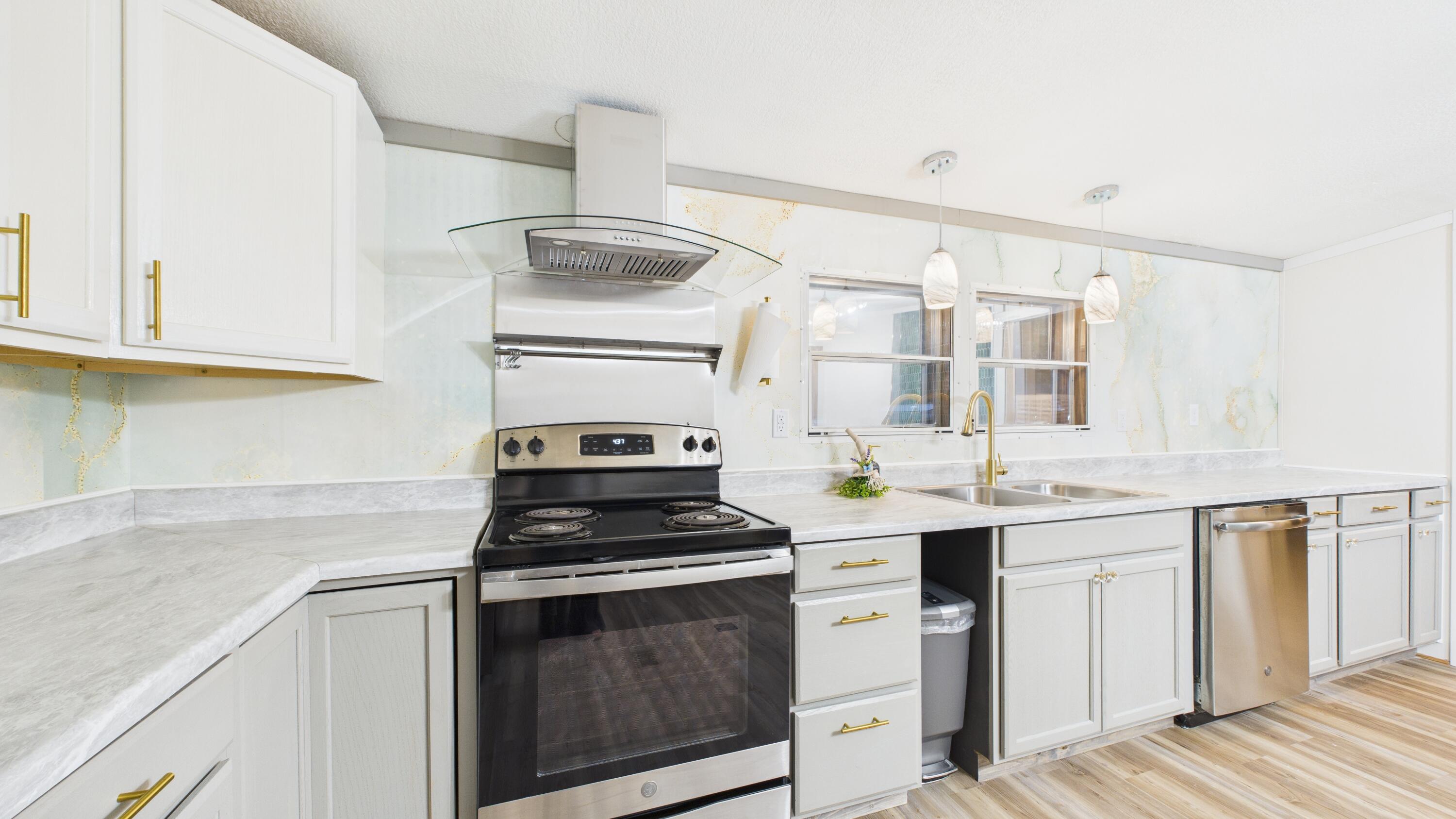 623 Barn Road Bonneau, SC 29431 - Photo 16 of 23 Kitchen