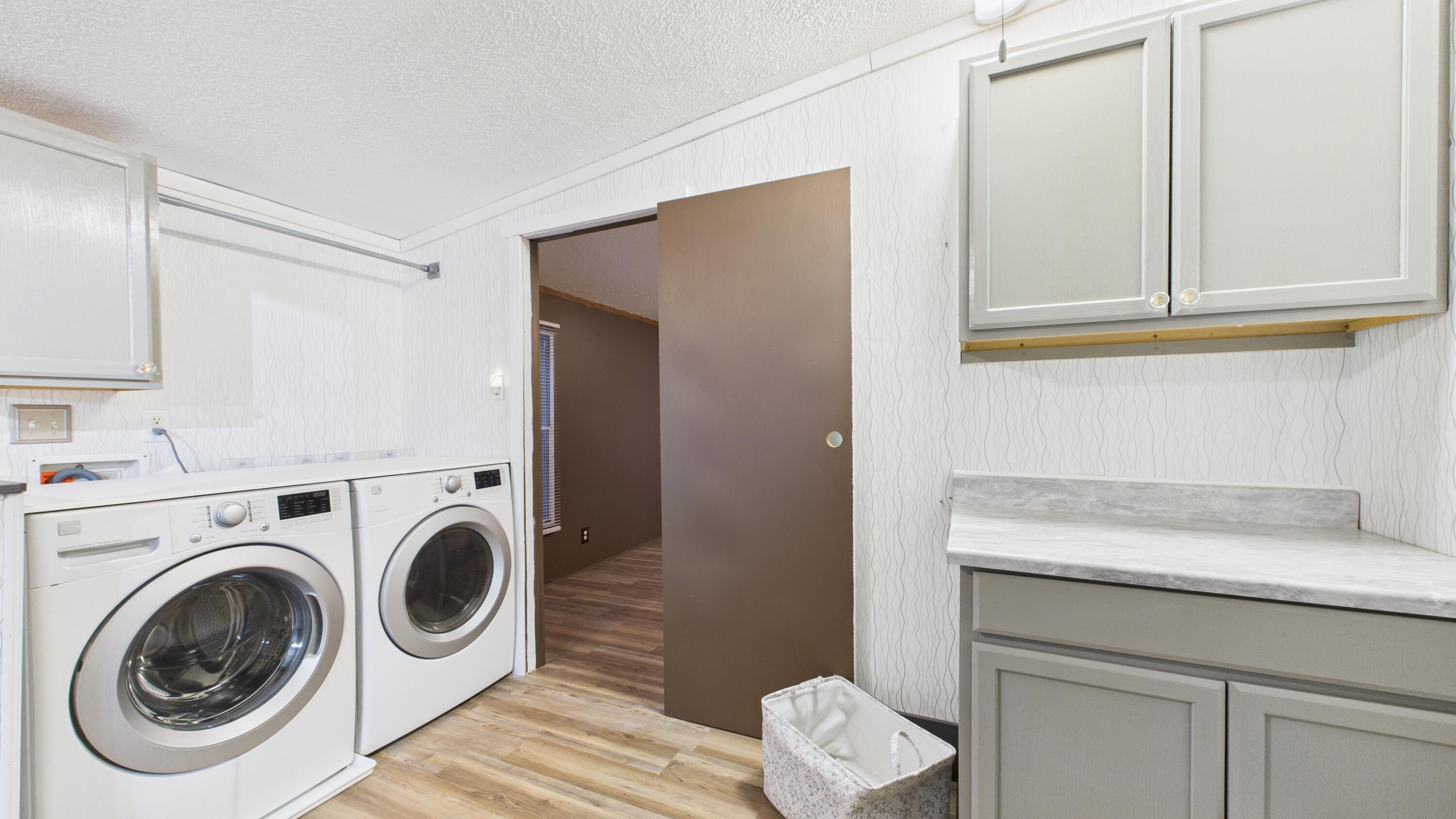 623 Barn Road Bonneau, SC 29431 - Photo 6 of 23 Laundry Room