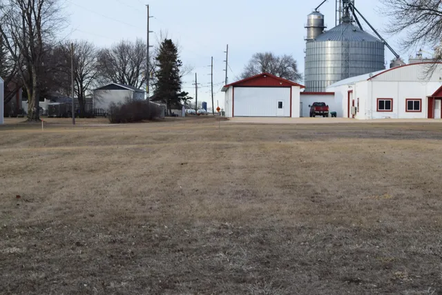 $19,900 | 305 Main Street East, Vernon Center, MN 56090