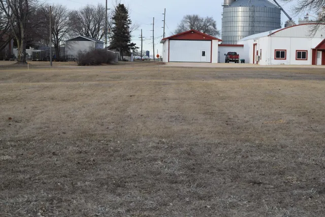 $19,900 | 305 Main Street East, Vernon Center, MN 56090