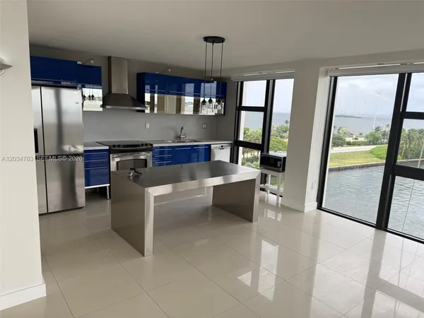 $2,950 | 600 Northeast 36th Street, Unit 622, Miami, FL 33137