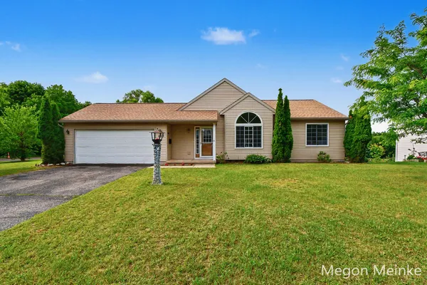 $274,000 | 105 Pineview Drive, Belding, MI 48809