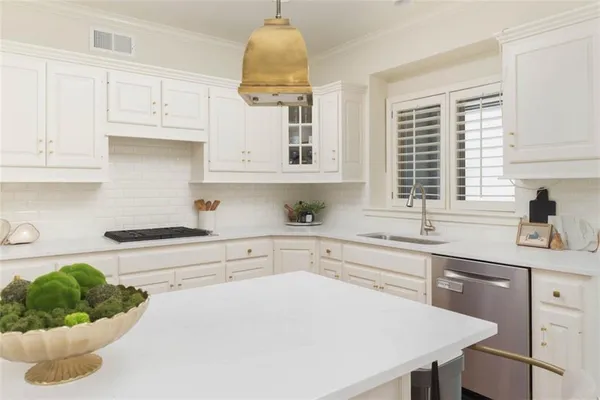 $2,400,000 | 11413 Manor Road, Leawood, KS 66211
