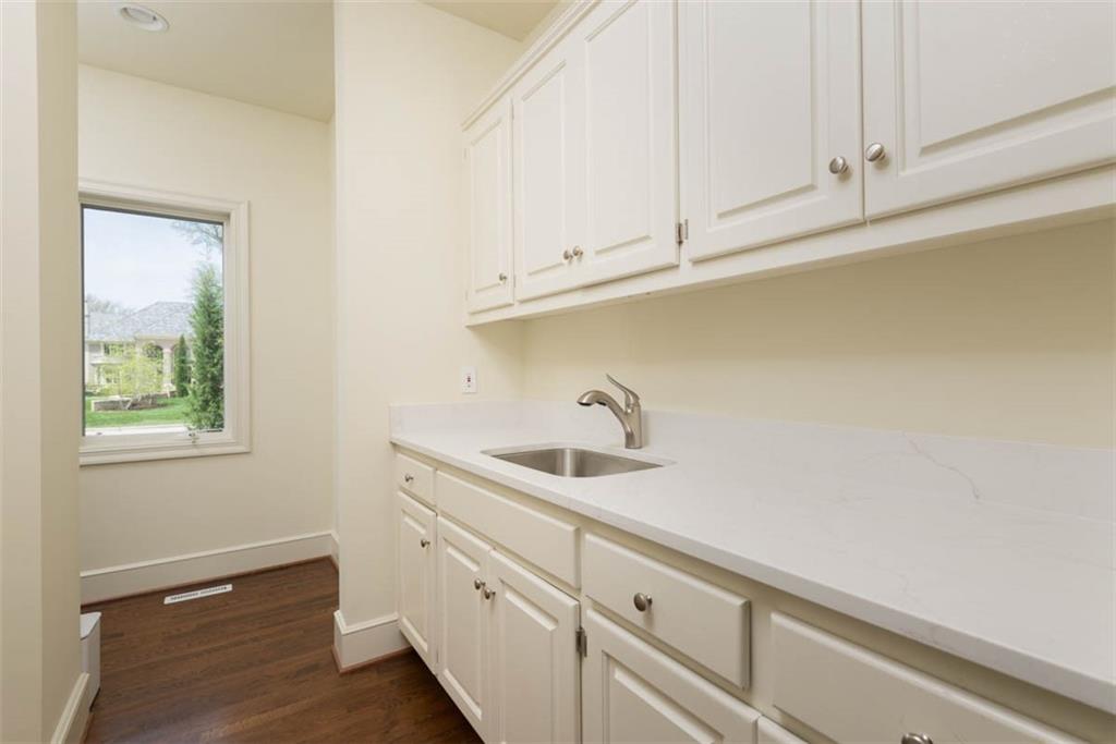 11413 Manor Road Leawood, KS 66211 - Photo 22 of 81