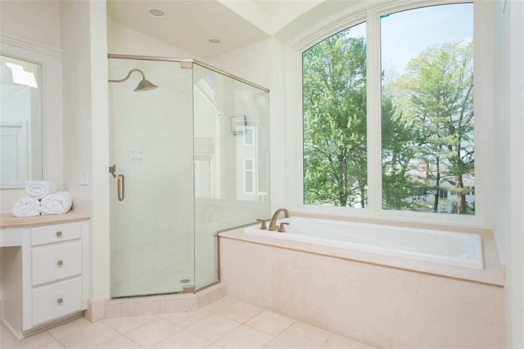 11413 Manor Road Leawood, KS 66211 - Photo 26 of 81