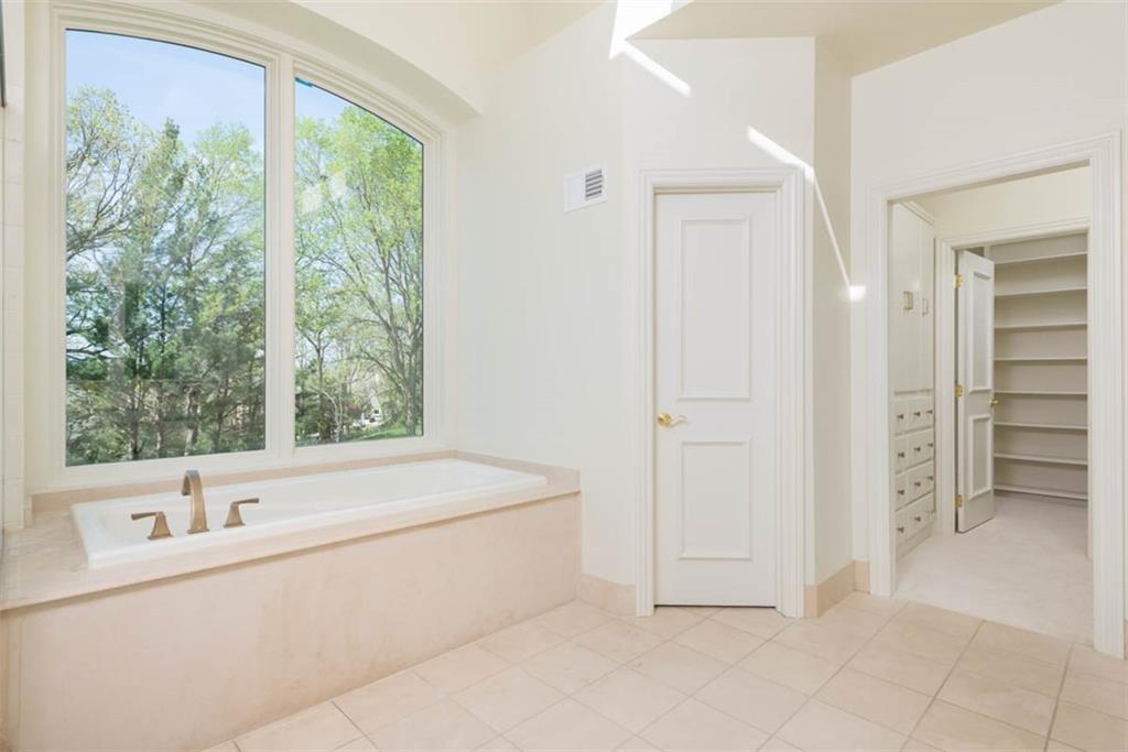 11413 Manor Road Leawood, KS 66211 - Photo 28 of 81