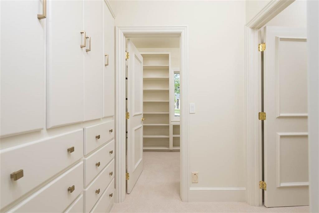 11413 Manor Road Leawood, KS 66211 - Photo 29 of 81