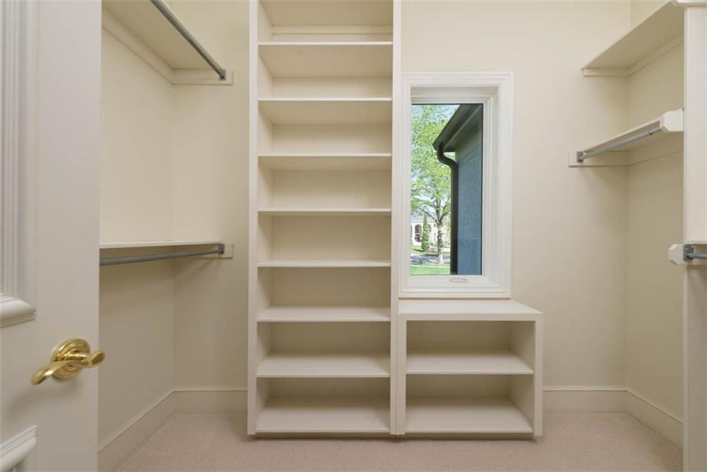 11413 Manor Road Leawood, KS 66211 - Photo 30 of 81