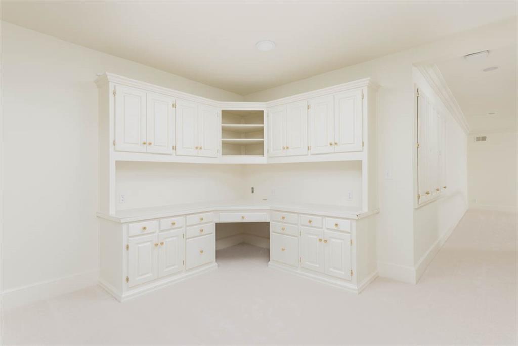 11413 Manor Road Leawood, KS 66211 - Photo 35 of 81