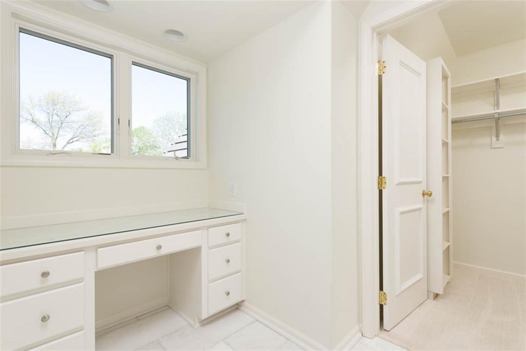 11413 Manor Road Leawood, KS 66211 - Photo 39 of 81