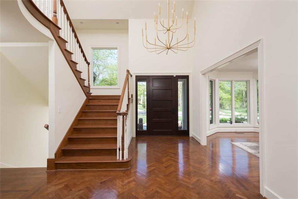 11413 Manor Road Leawood, KS 66211 - Photo 4 of 81