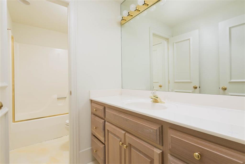 11413 Manor Road Leawood, KS 66211 - Photo 59 of 81