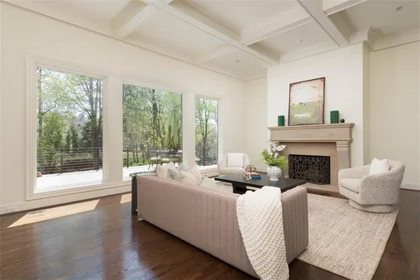 $2,400,000 | 11413 Manor Road, Leawood, KS 66211