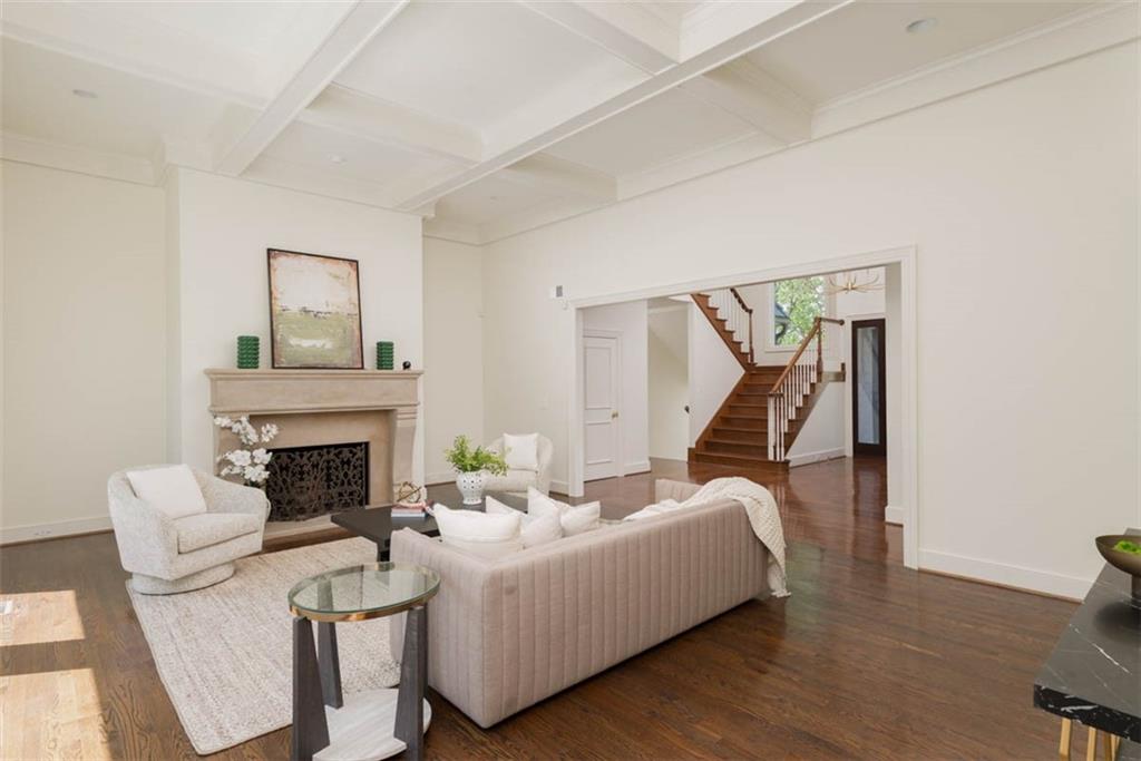 11413 Manor Road Leawood, KS 66211 - Photo 10 of 81