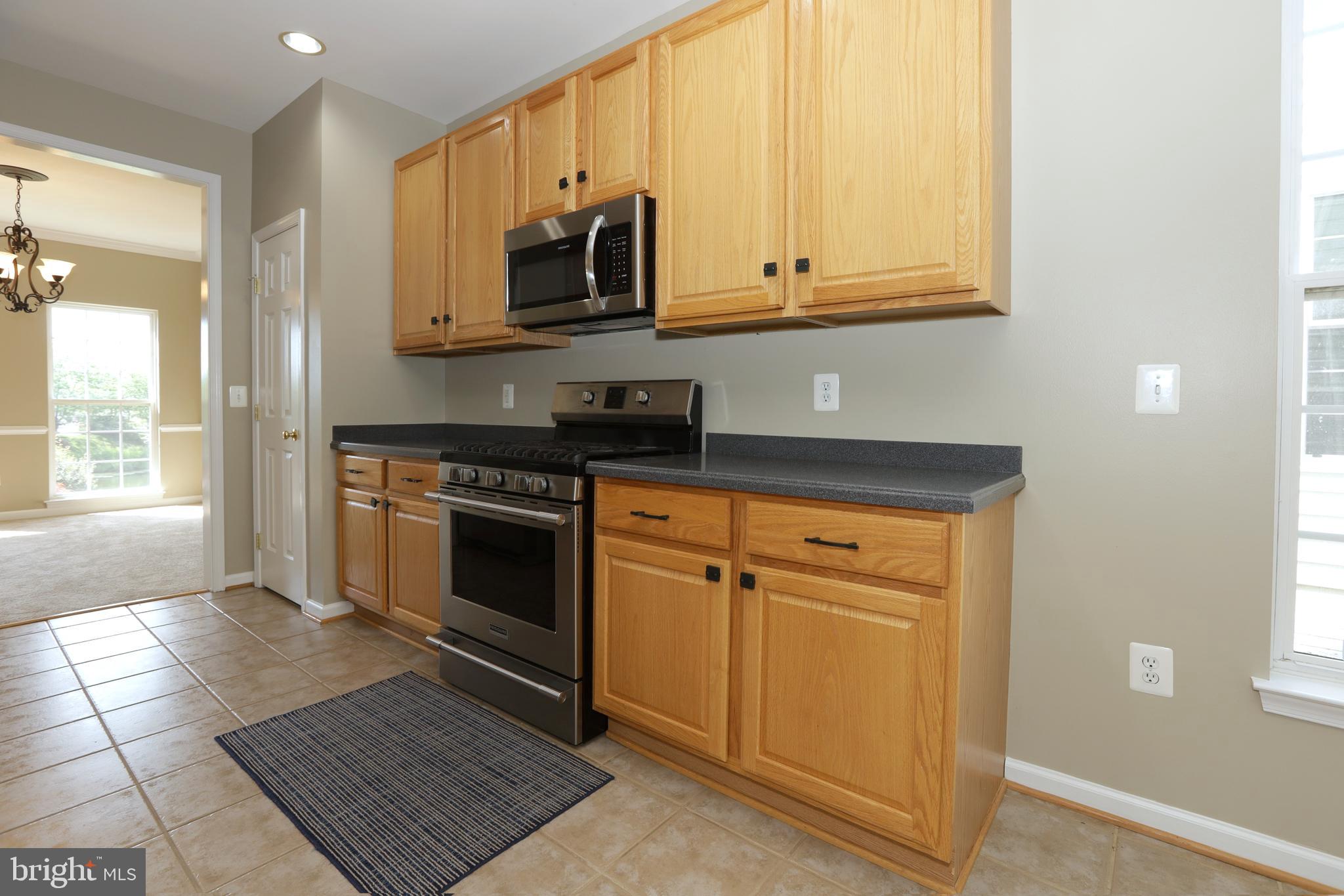 14205 Reidhall Place Gainesville, VA 20155 - Photo 14 of 54 Gas Cooking!