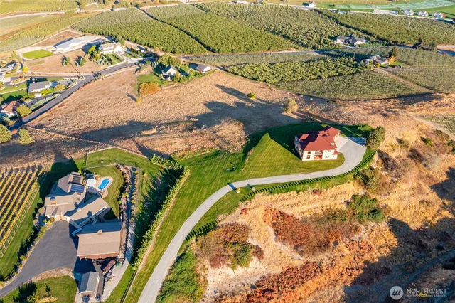 $1,795,000 | 555 Loop Avenue, Manson, WA 98831