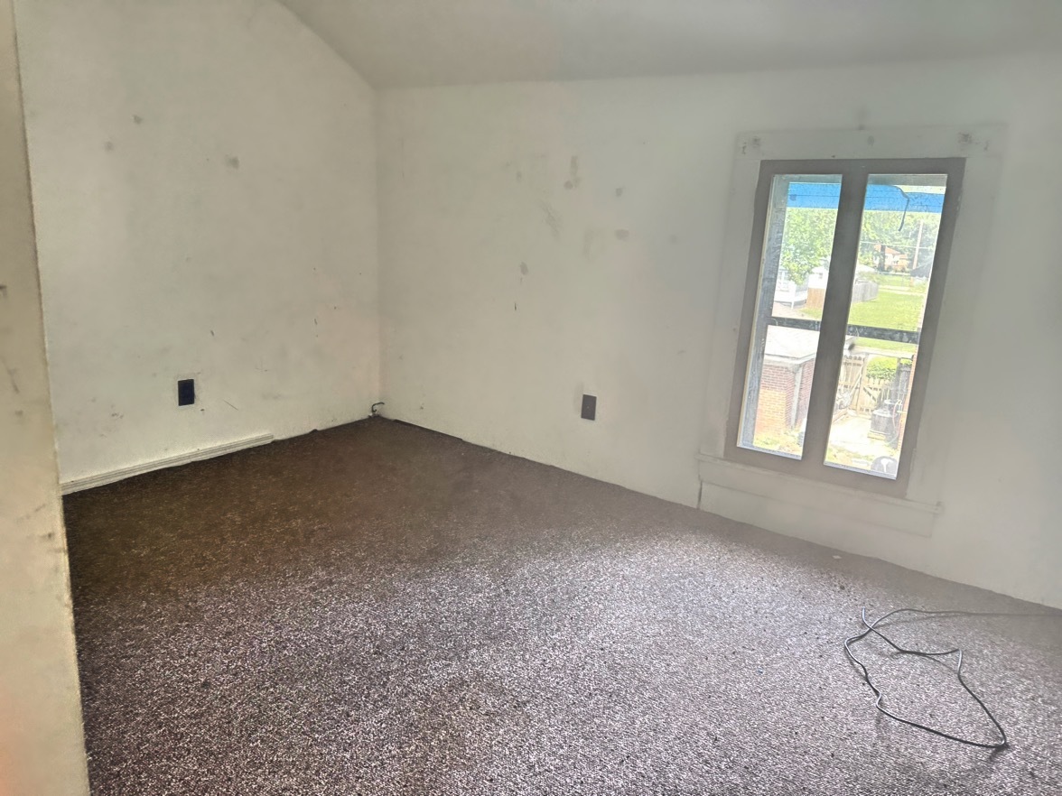 313 North 5th Street Watseka, IL 60970 - Photo 15 of 16 an empty room with a window