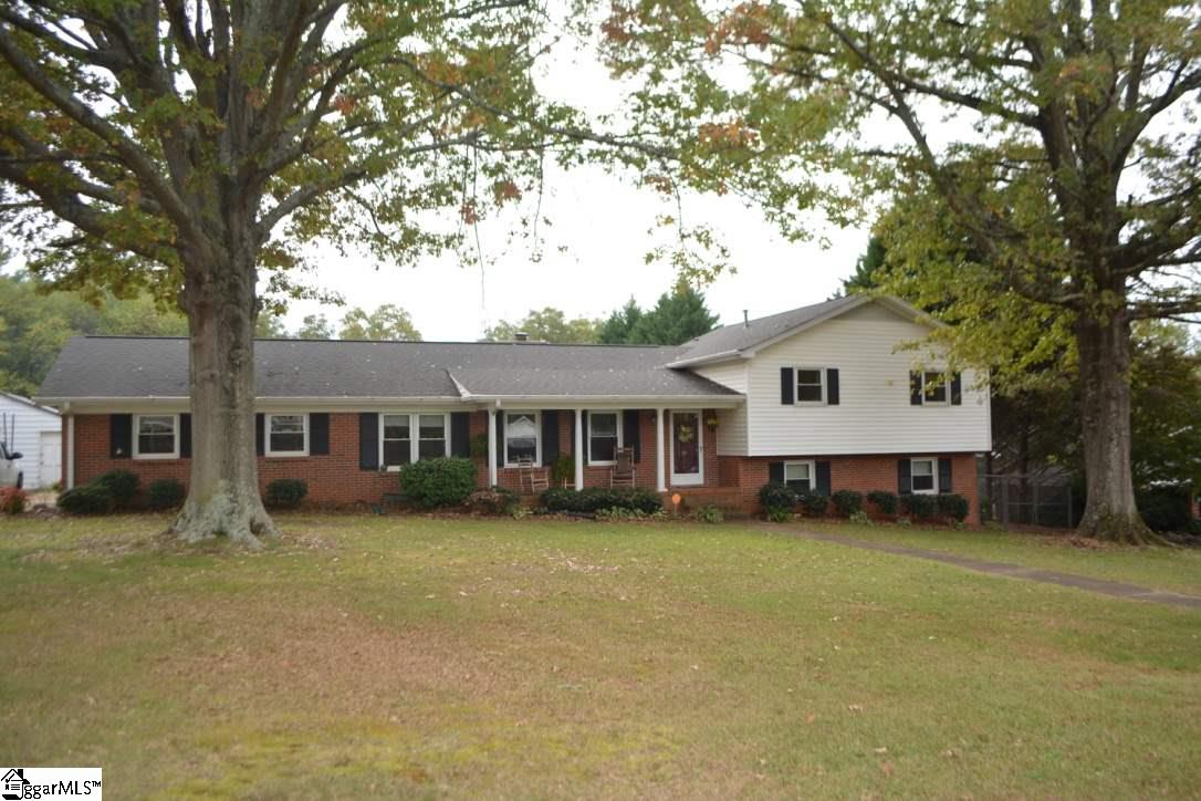 35 Rollingreen Road Greer, SC 29651 - Photo 1 of 20 Gallery Image 1