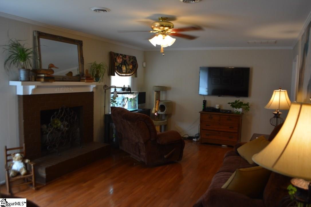 35 Rollingreen Road Greer, SC 29651 - Photo 5 of 20 Gallery Image 5