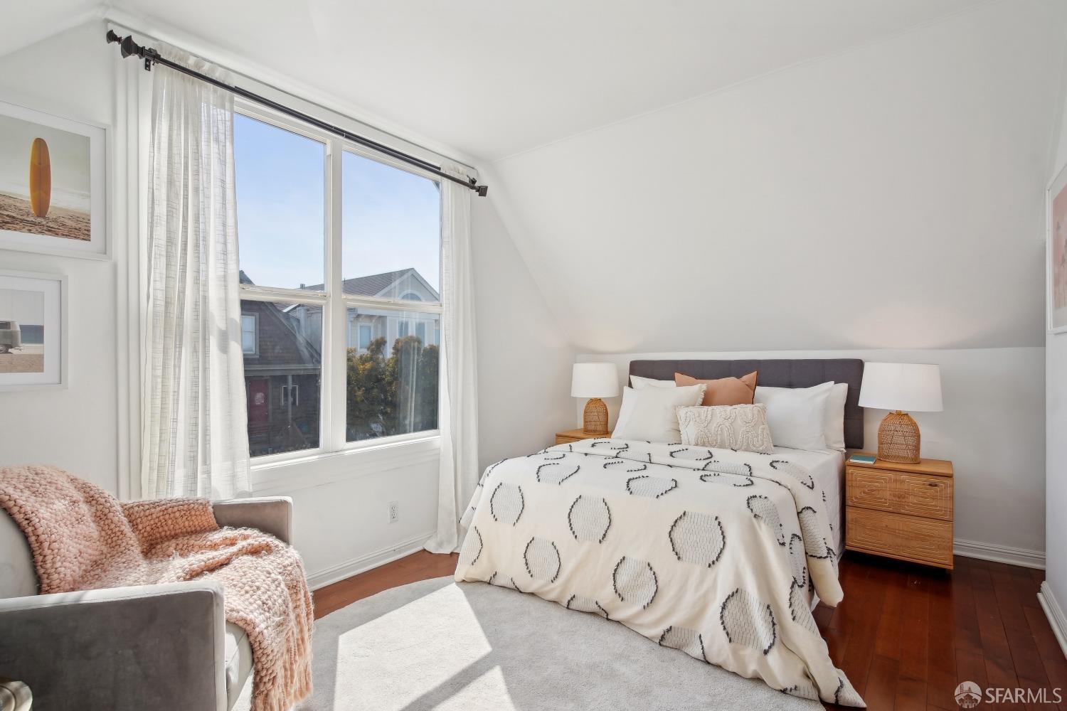 20 Wright Street San Francisco, CA 94110 - Photo 19 of 34 a bedroom with a bed and a couch