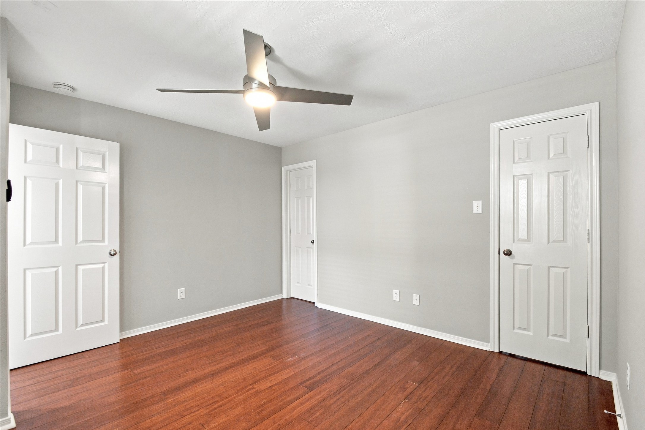 1421 Ruthven Street Houston, TX 77019 - Photo 8 of 36 Gallery Image 8