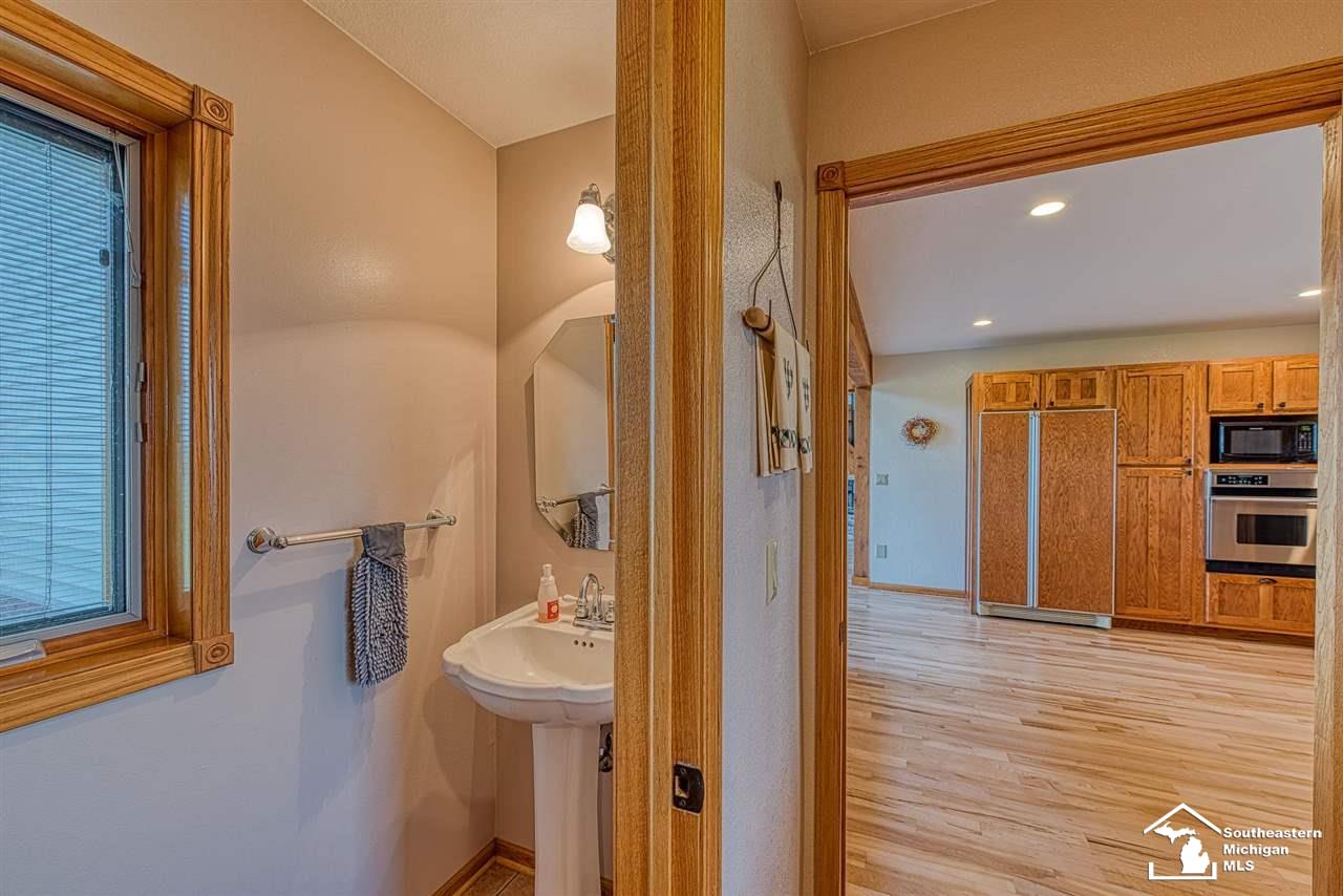 616 East Dean Road Temperance, MI 48182 - Photo 14 of 56